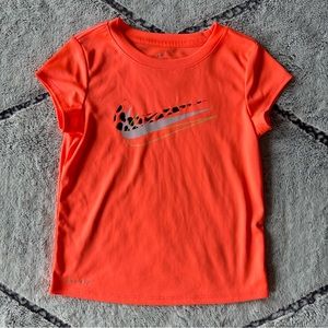 Nike Dry Fit T-shirt (girls 6-7)